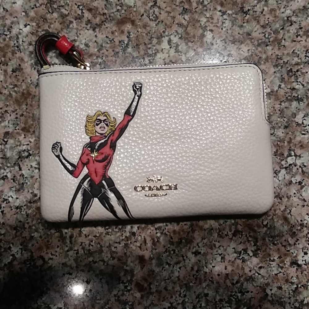 COACH: MARVEL SUPERHERO COLLECTION (CAPT. MARVEL)